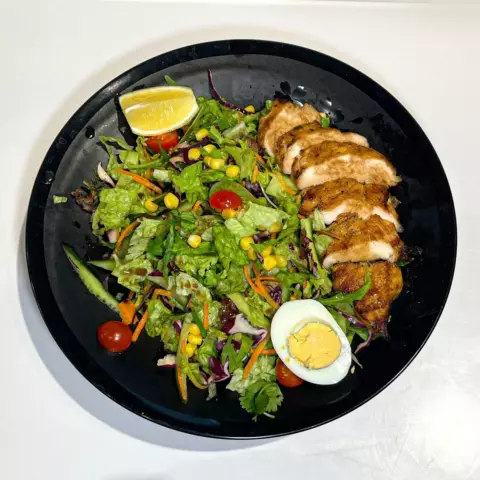 Dietik Salat Toyuq Əti İlə